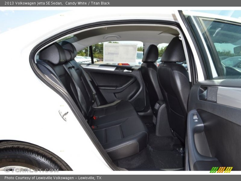 Candy White / Titan Black 2013 Volkswagen Jetta SE Sedan