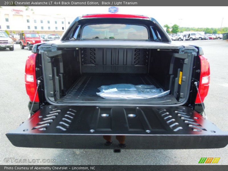  2013 Avalanche LT 4x4 Black Diamond Edition Trunk
