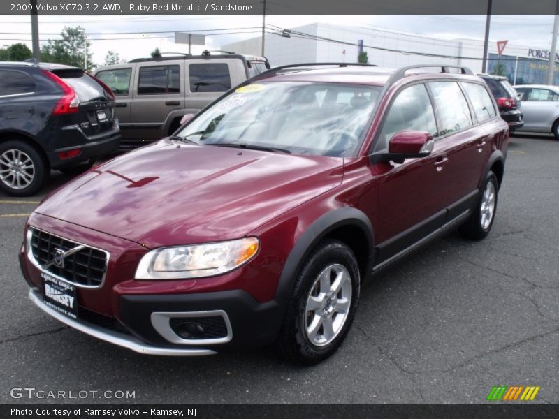 Front 3/4 View of 2009 XC70 3.2 AWD