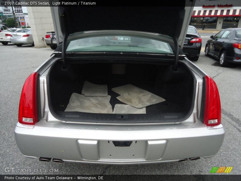 Light Platinum / Titanium 2007 Cadillac DTS Sedan