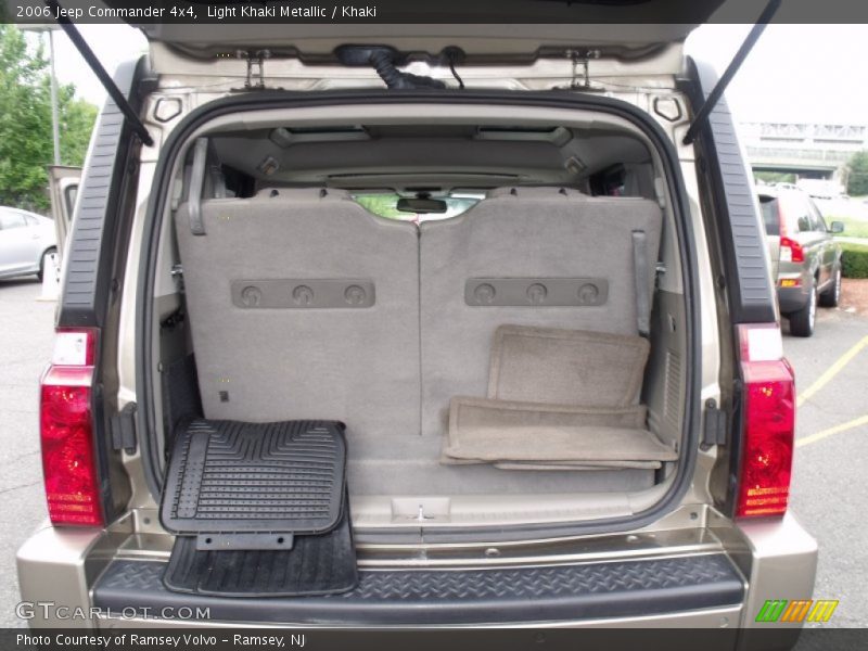 Light Khaki Metallic / Khaki 2006 Jeep Commander 4x4