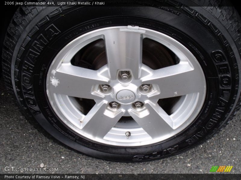 Light Khaki Metallic / Khaki 2006 Jeep Commander 4x4