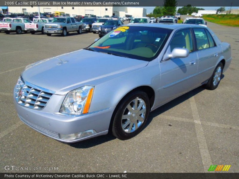 Front 3/4 View of 2006 DTS Luxury