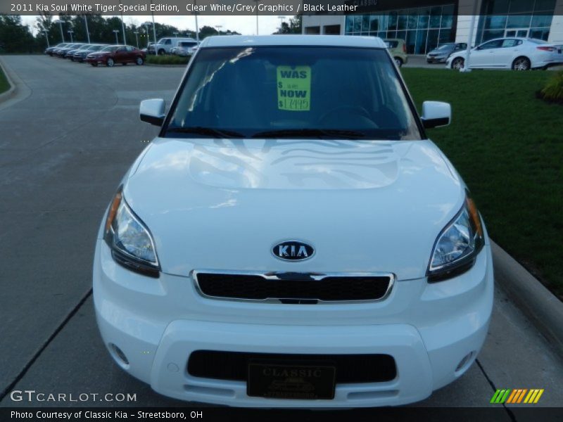 Clear White/Grey Graphics / Black Leather 2011 Kia Soul White Tiger Special Edition