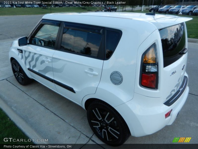  2011 Soul White Tiger Special Edition Clear White/Grey Graphics