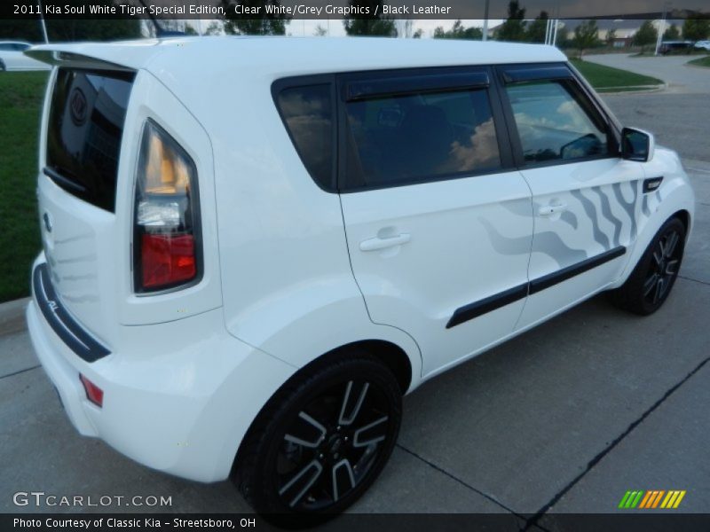 Clear White/Grey Graphics / Black Leather 2011 Kia Soul White Tiger Special Edition