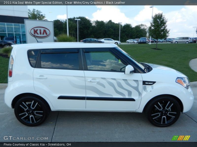 Clear White/Grey Graphics / Black Leather 2011 Kia Soul White Tiger Special Edition