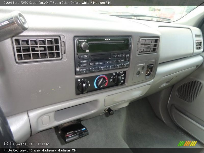 Dashboard of 2004 F250 Super Duty XLT SuperCab