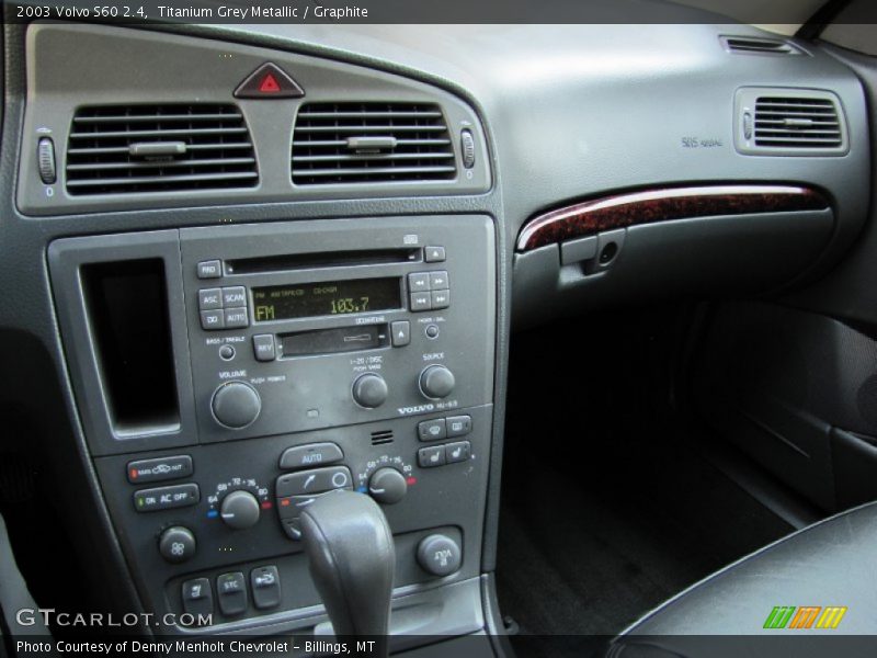 Dashboard of 2003 S60 2.4