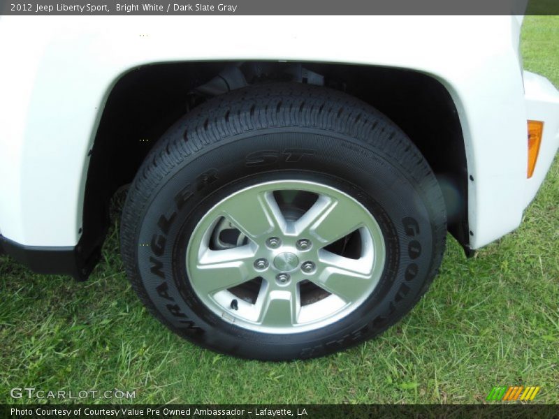 Bright White / Dark Slate Gray 2012 Jeep Liberty Sport