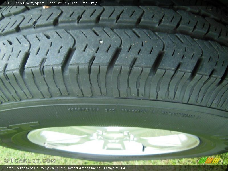 Bright White / Dark Slate Gray 2012 Jeep Liberty Sport