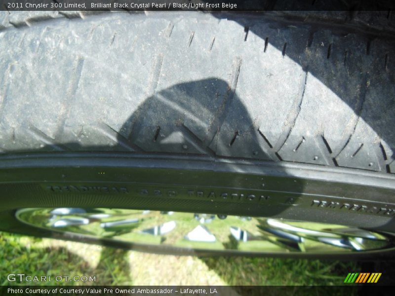 Brilliant Black Crystal Pearl / Black/Light Frost Beige 2011 Chrysler 300 Limited