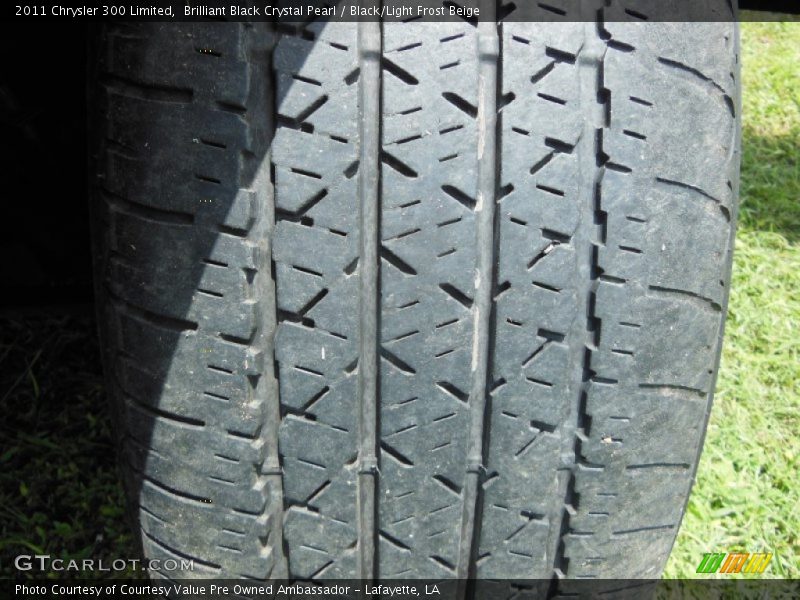 Brilliant Black Crystal Pearl / Black/Light Frost Beige 2011 Chrysler 300 Limited