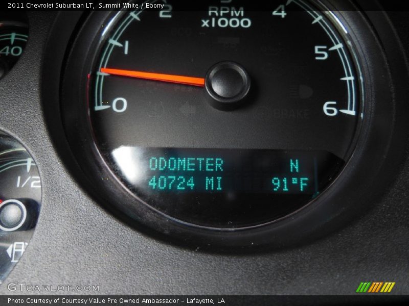 Summit White / Ebony 2011 Chevrolet Suburban LT
