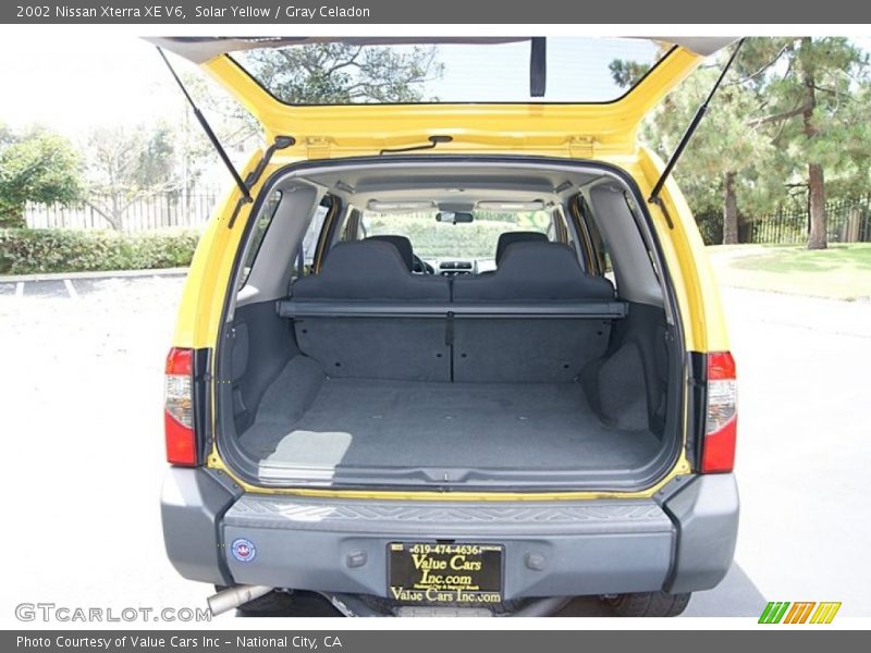 Solar Yellow / Gray Celadon 2002 Nissan Xterra XE V6