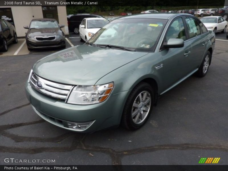 Front 3/4 View of 2008 Taurus SEL