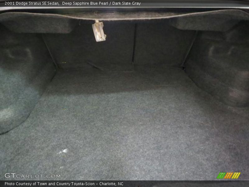  2001 Stratus SE Sedan Trunk