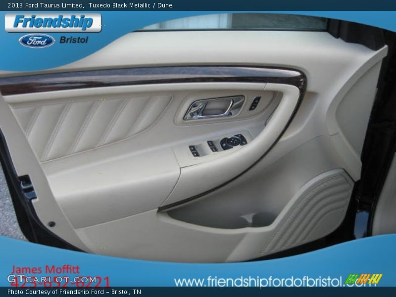 Tuxedo Black Metallic / Dune 2013 Ford Taurus Limited