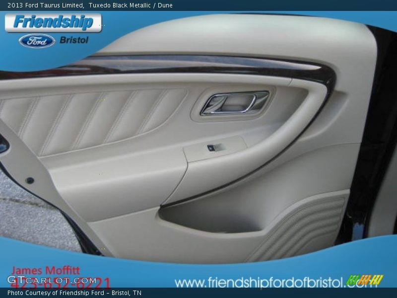 Tuxedo Black Metallic / Dune 2013 Ford Taurus Limited