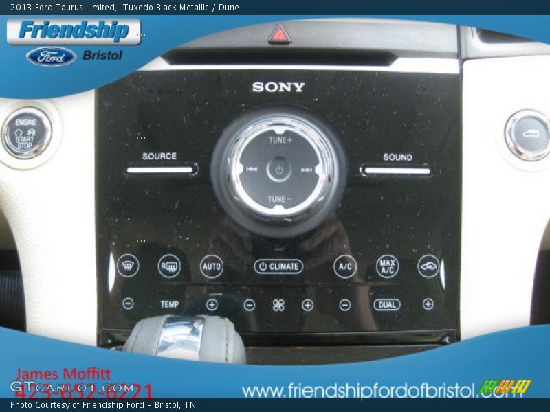 Tuxedo Black Metallic / Dune 2013 Ford Taurus Limited