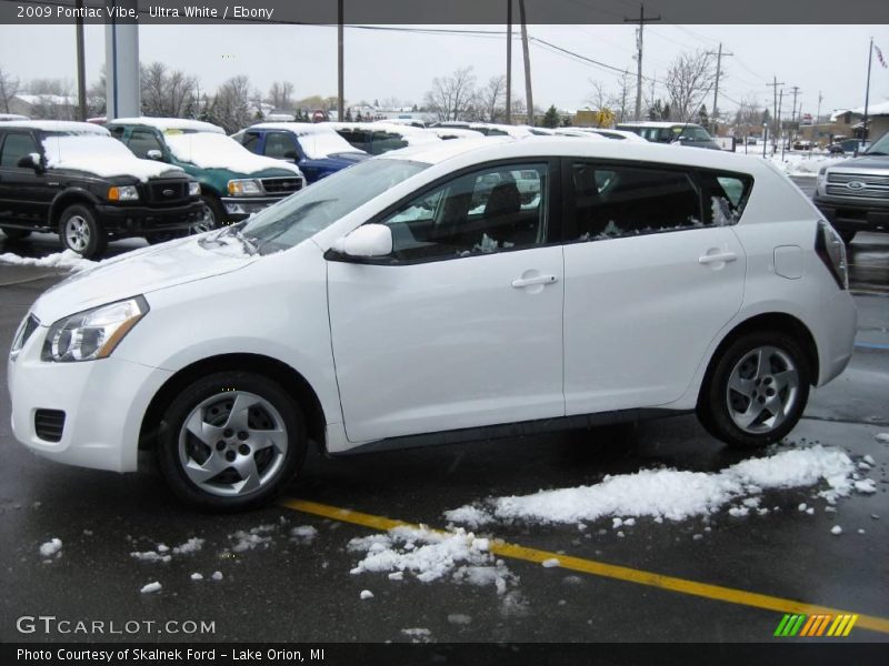 Ultra White / Ebony 2009 Pontiac Vibe
