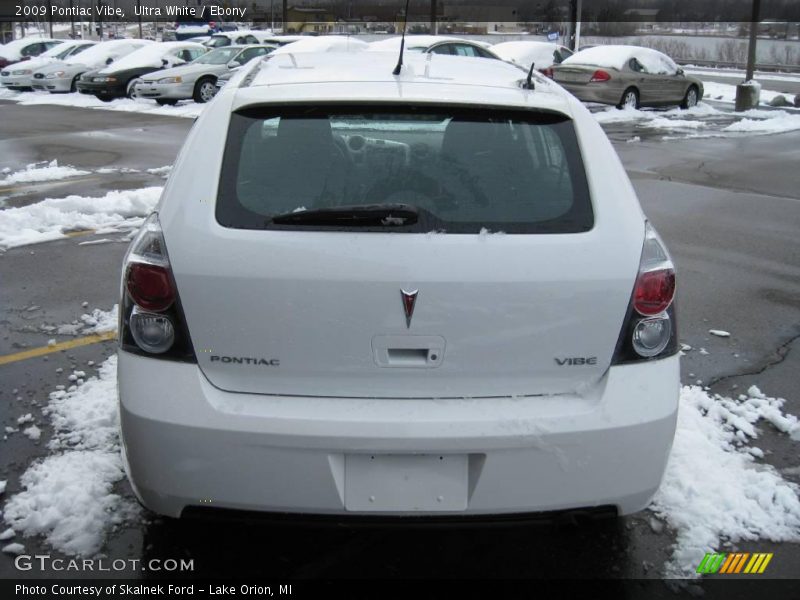 Ultra White / Ebony 2009 Pontiac Vibe