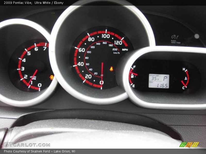 Ultra White / Ebony 2009 Pontiac Vibe