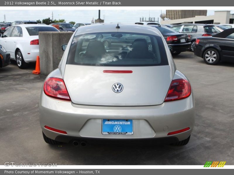 Moonrock Silver Metallic / Titan Black 2012 Volkswagen Beetle 2.5L