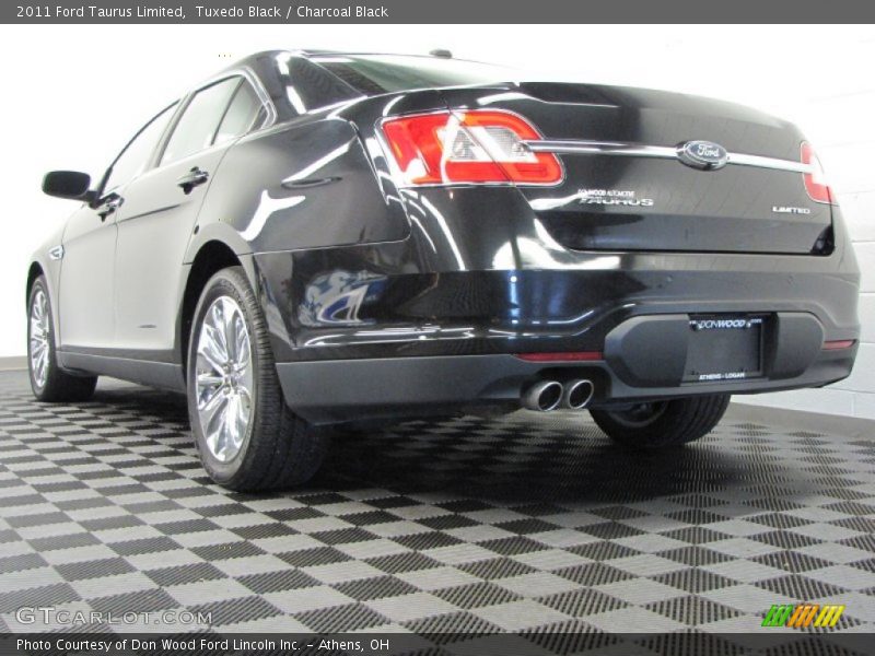 Tuxedo Black / Charcoal Black 2011 Ford Taurus Limited