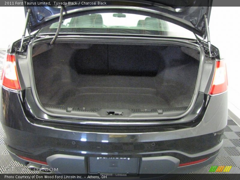 Tuxedo Black / Charcoal Black 2011 Ford Taurus Limited