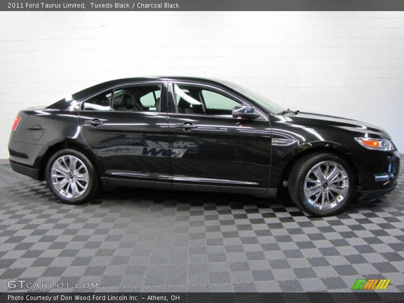Tuxedo Black / Charcoal Black 2011 Ford Taurus Limited
