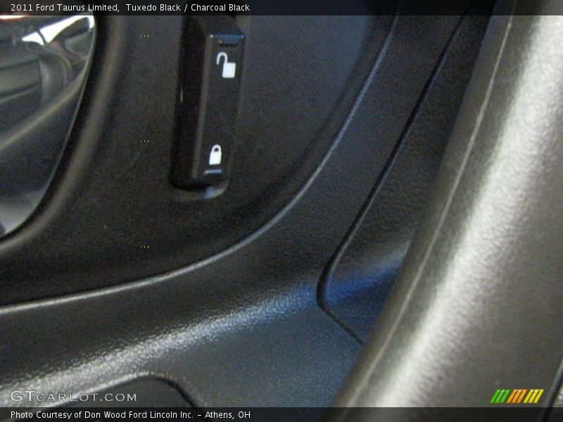 Tuxedo Black / Charcoal Black 2011 Ford Taurus Limited