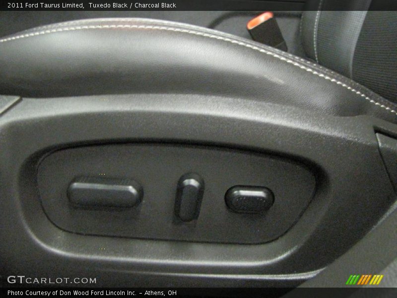 Tuxedo Black / Charcoal Black 2011 Ford Taurus Limited