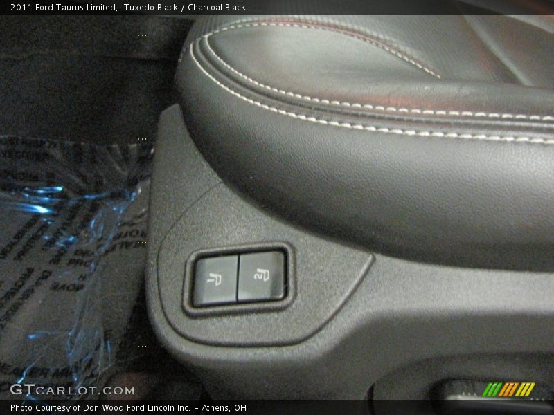 Tuxedo Black / Charcoal Black 2011 Ford Taurus Limited