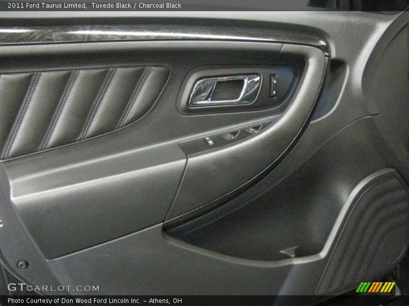 Tuxedo Black / Charcoal Black 2011 Ford Taurus Limited