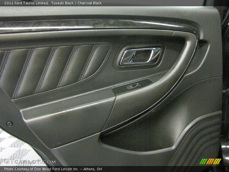 Tuxedo Black / Charcoal Black 2011 Ford Taurus Limited
