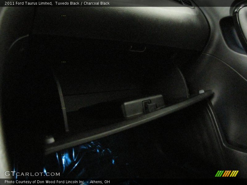 Tuxedo Black / Charcoal Black 2011 Ford Taurus Limited