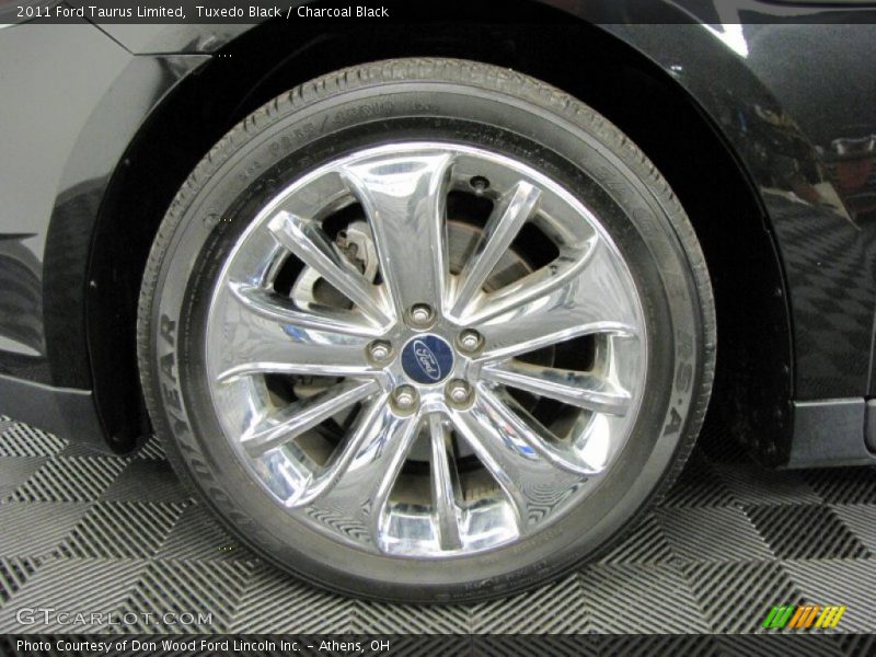 Tuxedo Black / Charcoal Black 2011 Ford Taurus Limited