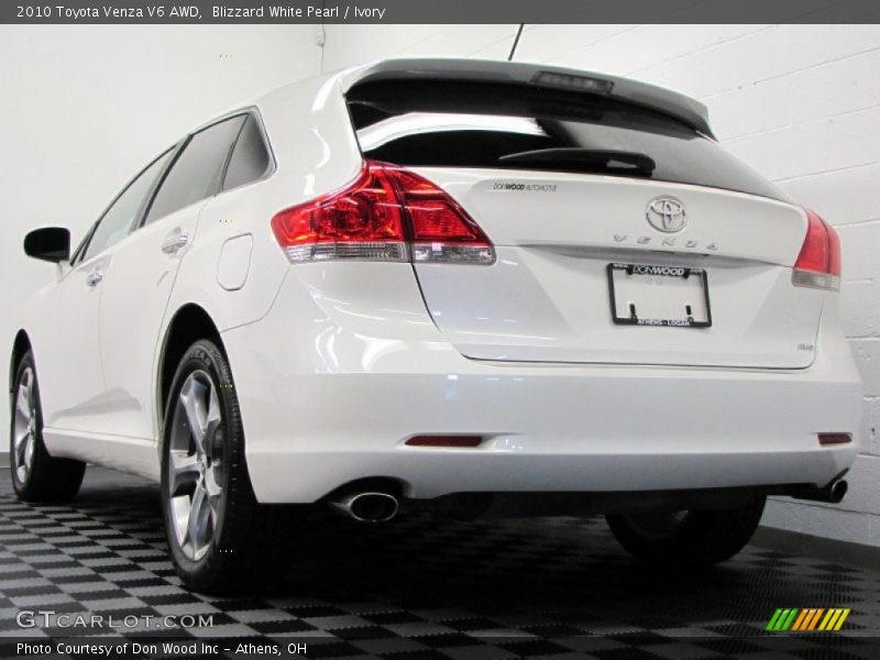 Blizzard White Pearl / Ivory 2010 Toyota Venza V6 AWD