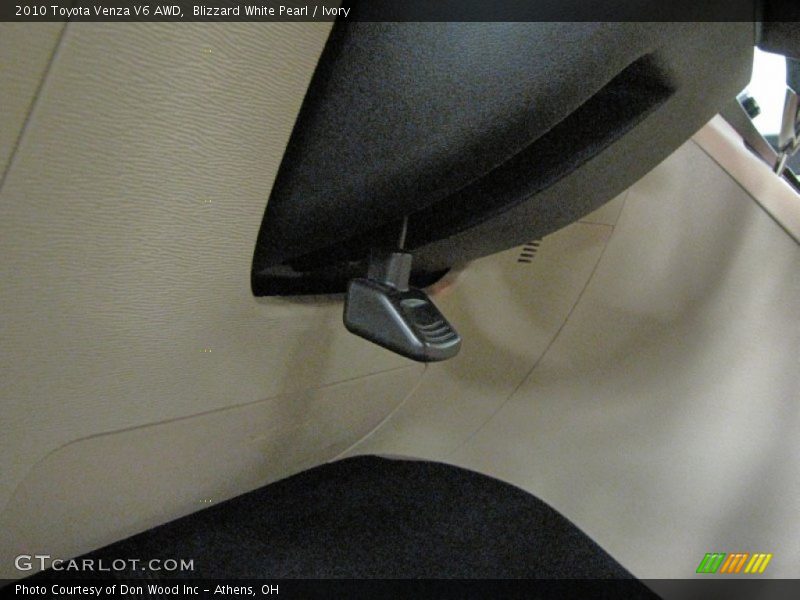 Blizzard White Pearl / Ivory 2010 Toyota Venza V6 AWD