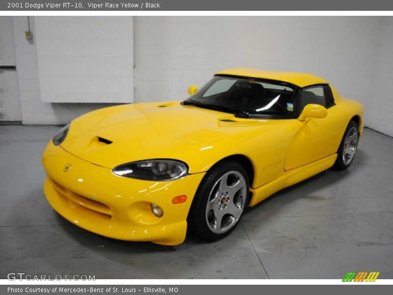 Front 3/4 View of 2001 Viper RT-10