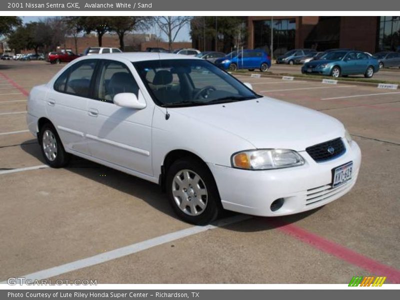 Avalanche White / Sand 2001 Nissan Sentra GXE