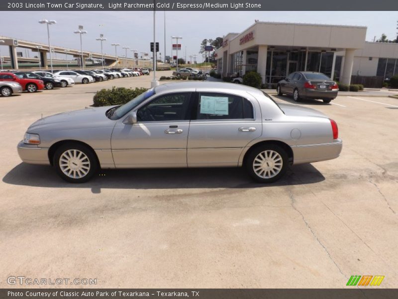 Light Parchment Gold / Espresso/Medium Light Stone 2003 Lincoln Town Car Signature