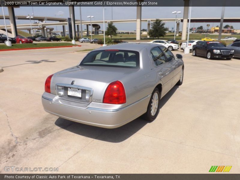 Light Parchment Gold / Espresso/Medium Light Stone 2003 Lincoln Town Car Signature