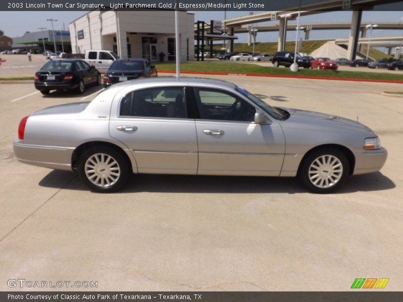 Light Parchment Gold / Espresso/Medium Light Stone 2003 Lincoln Town Car Signature