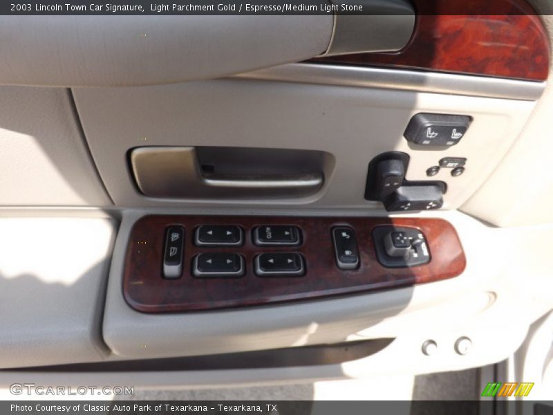 Light Parchment Gold / Espresso/Medium Light Stone 2003 Lincoln Town Car Signature