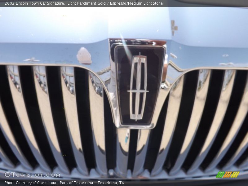 Light Parchment Gold / Espresso/Medium Light Stone 2003 Lincoln Town Car Signature