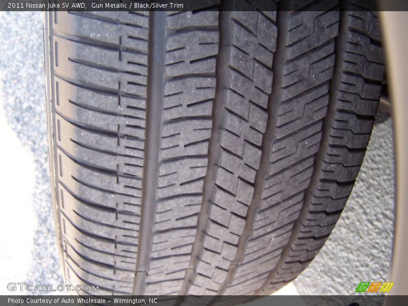 Gun Metallic / Black/Silver Trim 2011 Nissan Juke SV AWD
