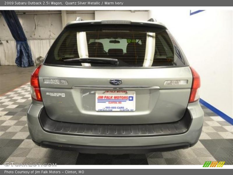 Quartz Silver Metallic / Warm Ivory 2009 Subaru Outback 2.5i Wagon