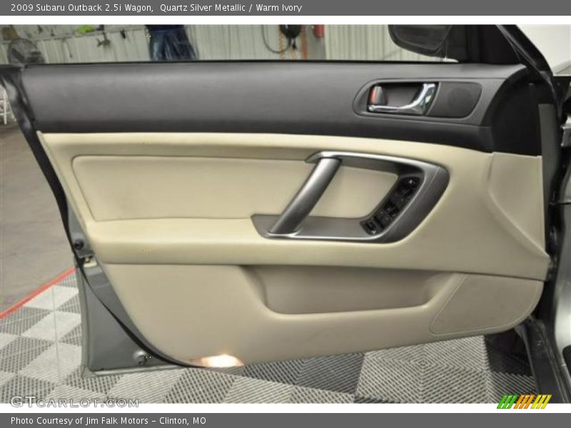 Quartz Silver Metallic / Warm Ivory 2009 Subaru Outback 2.5i Wagon